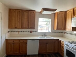 1309 Cardinal St in Los Banos, CA - Building Photo - Building Photo