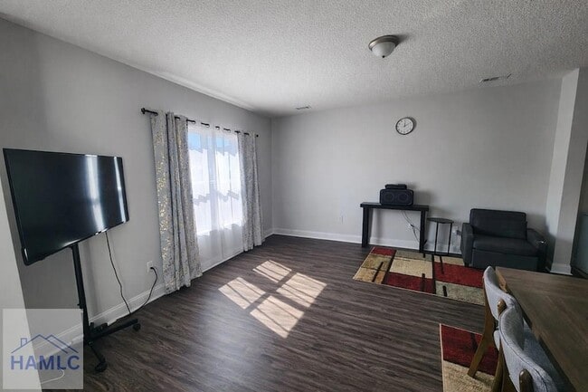 950 Meloney Dr in Hinesville, GA - Building Photo - Building Photo