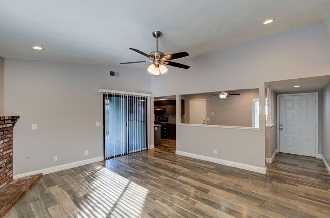 388 W Teague Ave in Fresno, CA - Building Photo - Building Photo