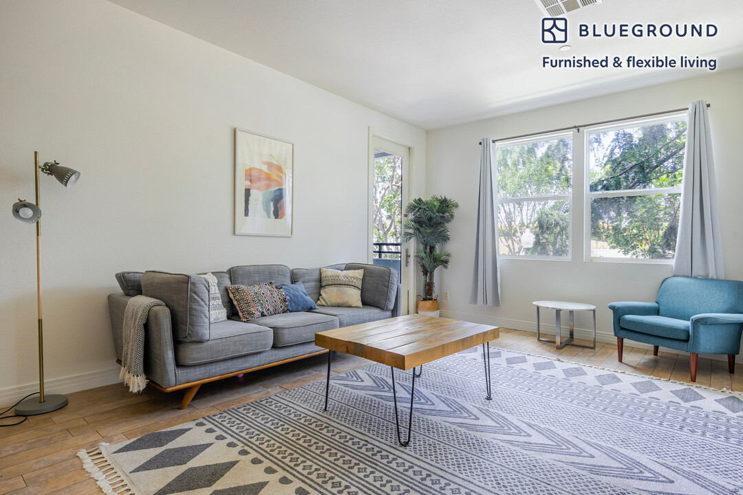 7100 Playa Vista Dr, Unit FL2-ID1353 in Los Angeles, CA - Building Photo