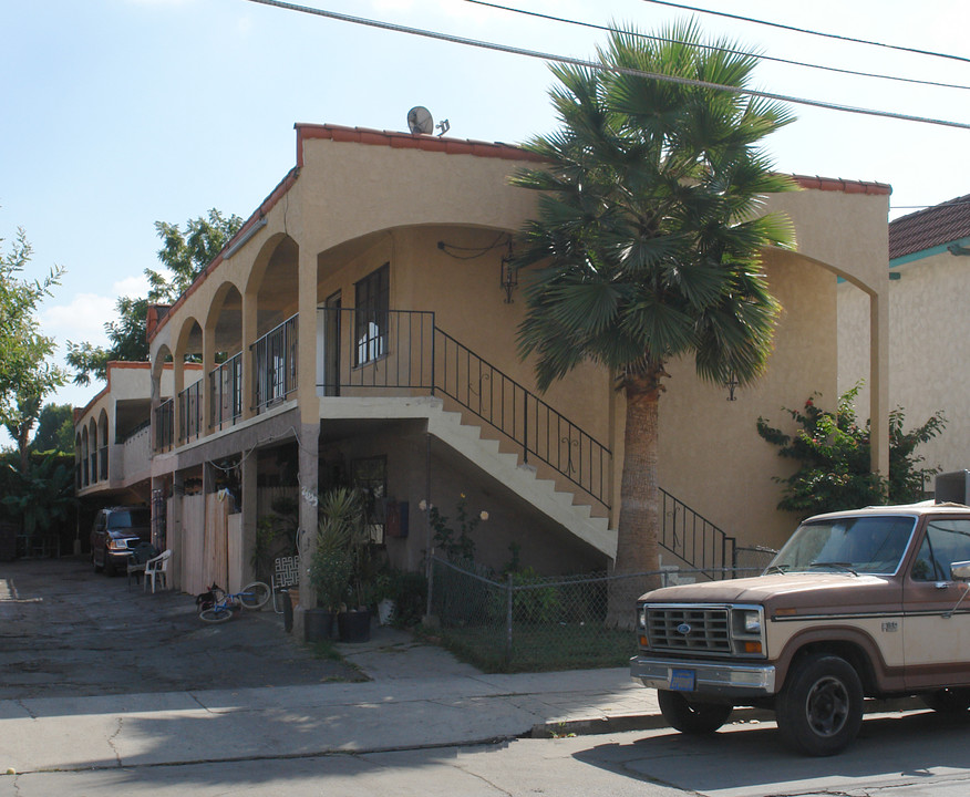 2033 N Bush St in Santa Ana, CA - Foto de edificio