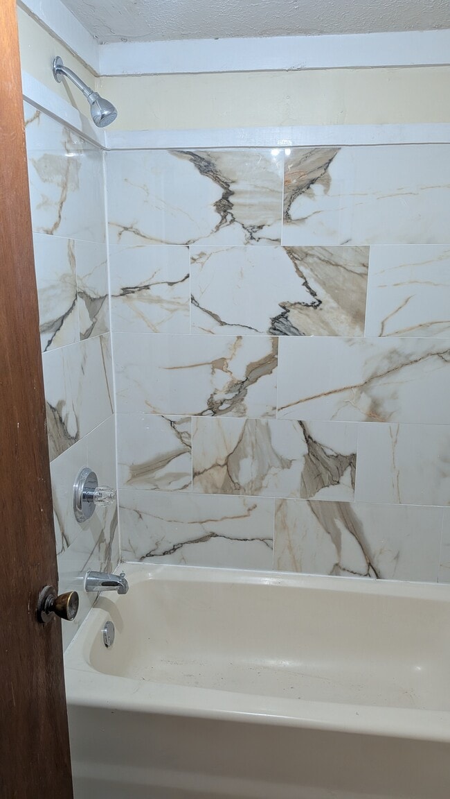 2721 Wood St, Unit upstairs