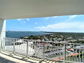 4000 Towerside Ter, Unit # 1910 in Miami, FL - Foto de edificio - Building Photo