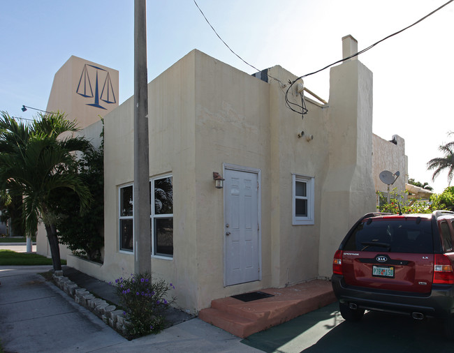 605 S Ocean Dr in Hollywood, FL - Building Photo - Building Photo