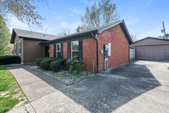 3702 Bartlett Ct in Louisville, KY - Building Photo - Building Photo