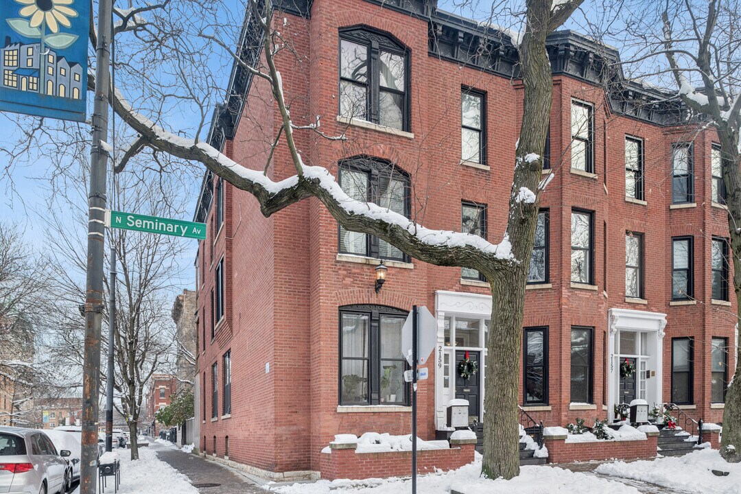 2159 N Seminary Ave in Chicago, IL - Building Photo
