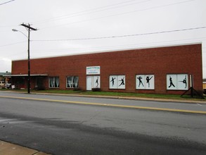 107 W Main St in Rockwell, NC - Foto de edificio - Building Photo