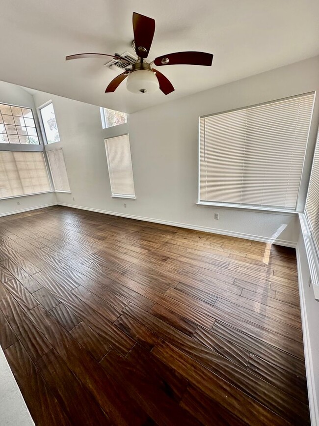 2436 Ginger Lily Ln in Las Vegas, NV - Building Photo - Building Photo