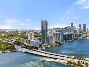 175 25 in Miami, FL - Building Photo - Building Photo