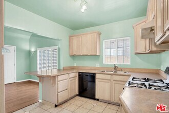 7275 Fountain Ave in Los Angeles, CA - Building Photo - Building Photo
