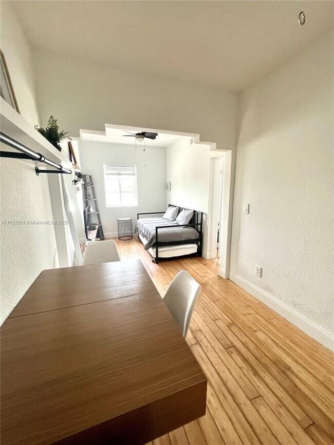 8415 Harding Ave in Miami Beach, FL - Foto de edificio - Building Photo