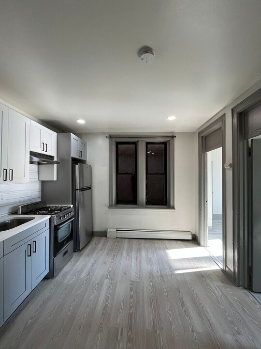 836 Communipaw Ave, Unit 1F in Jersey City, NJ - Building Photo