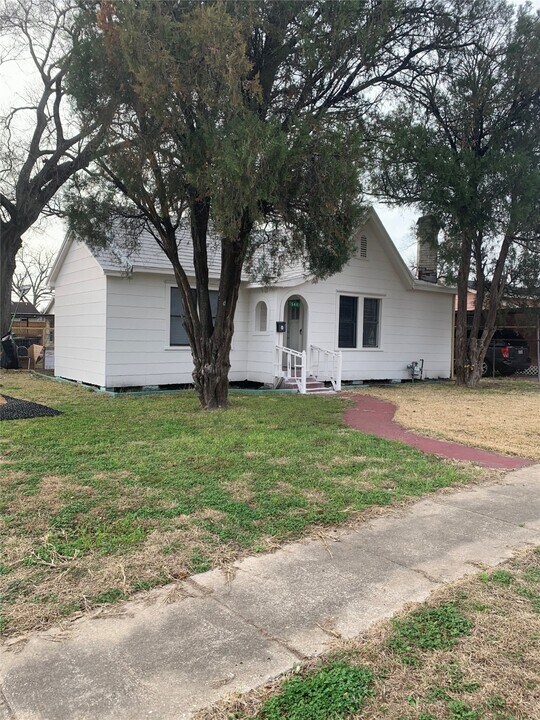 548 Majestic St in Houston, TX - Building Photo