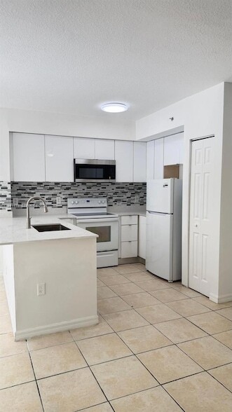 11050 SW 196th St, Unit 205 in Cutler Bay, FL - Building Photo - Building Photo