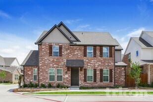 1113 Fallgate Dr in Saginaw, TX - Building Photo