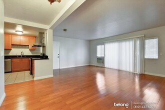 4903 Indian Wood Rd, Unit 109 in Culver City, CA - Foto de edificio - Building Photo
