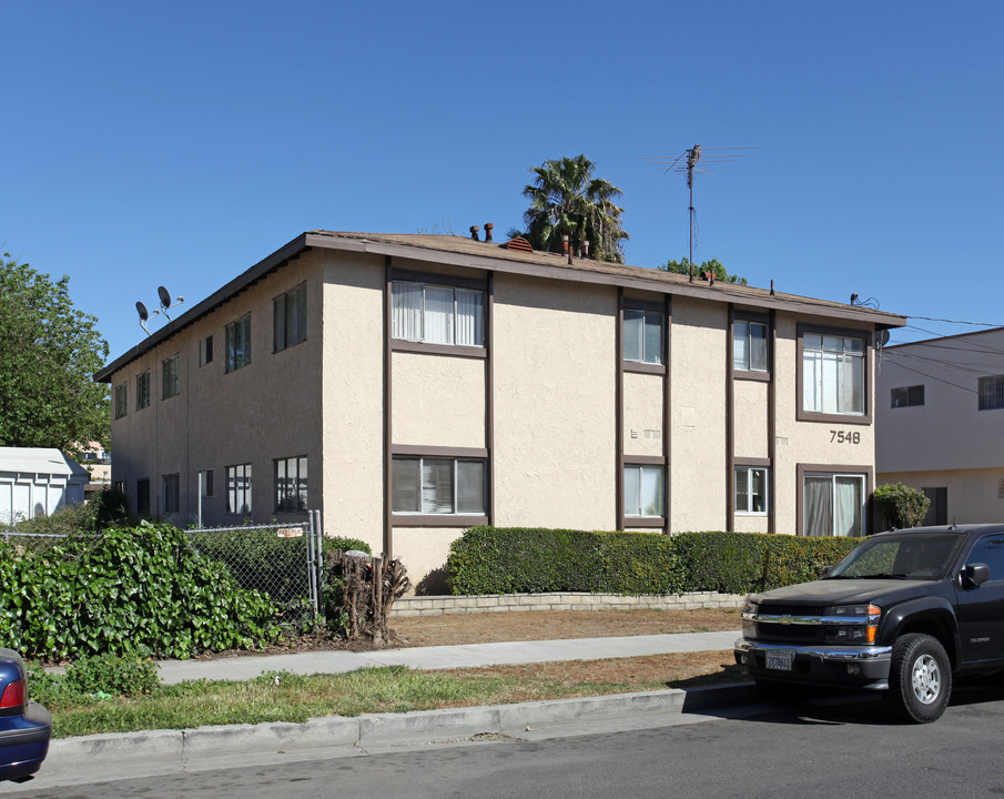 7548 Canby Ave in Reseda, CA - Building Photo