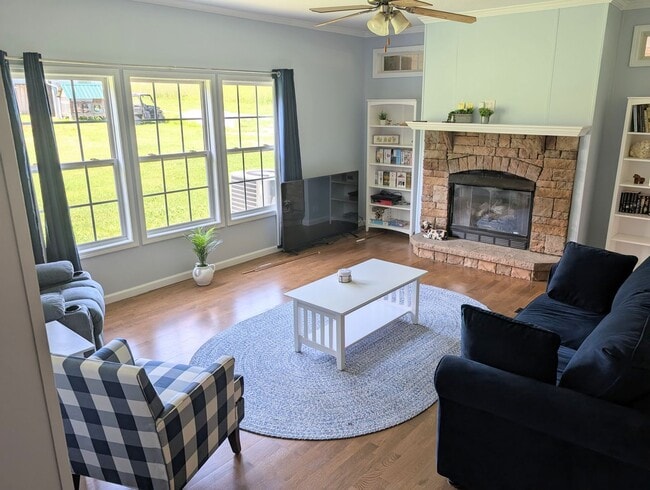 1055 Gunter Corner Rd in Parrottsville, TN - Building Photo - Building Photo