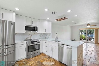 2661 NE 15th St in Pompano Beach, FL - Building Photo - Building Photo
