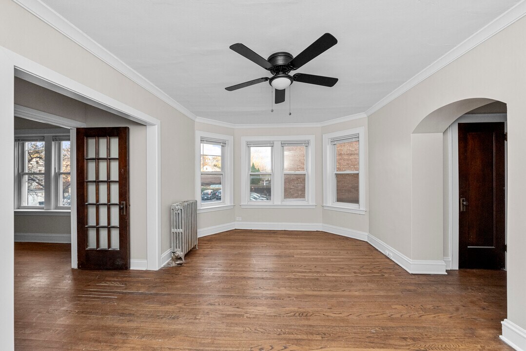 1934 W Estes Ave, Unit 36-2S in Chicago, IL - Building Photo