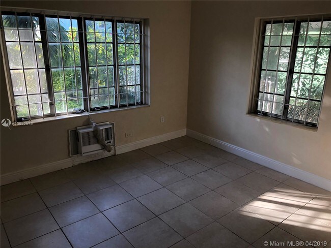 6941 NW 4th Ave-Unit -1left in Miami, FL - Foto de edificio - Building Photo