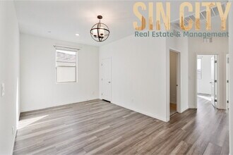 11828 Black Canary Ave in Las Vegas, NV - Foto de edificio - Building Photo