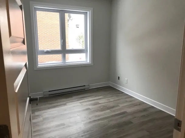 10900 Des Laurentides Av in Montreal Nord, QC - Building Photo - Building Photo