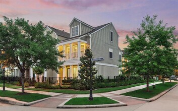 2 E Rafters Row in The Woodlands, TX - Building Photo - Building Photo