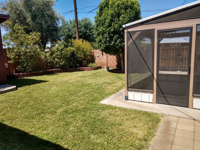 property at 1806 S Roberts Rd