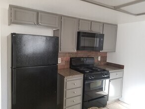 6109 Crockery St in Las Vegas, NV - Building Photo - Building Photo