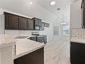 912 Hidden Oaks Dr in Burleson, TX - Building Photo - Building Photo