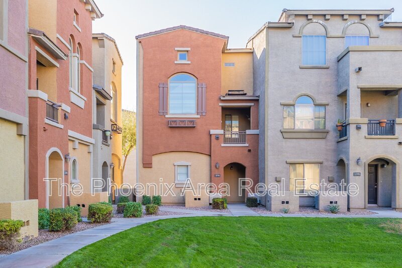 2401 E Rio Salado Pkwy in Tempe, AZ - Building Photo