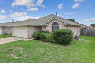 Gorgeous 3 Bed, 2 Bath in Edelweiss Estates! in College Station, TX - Building Photo - Building Photo