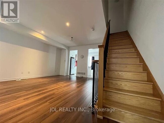 302 Clay Stones St in Newmarket, ON - Building Photo - Building Photo