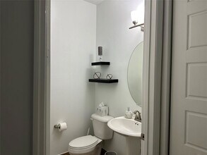 632 NE 193rd St in Miami, FL - Building Photo - Building Photo