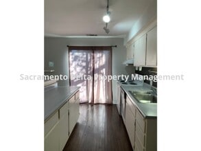 4965 Clear Cir in Carmichael, CA - Building Photo - Building Photo