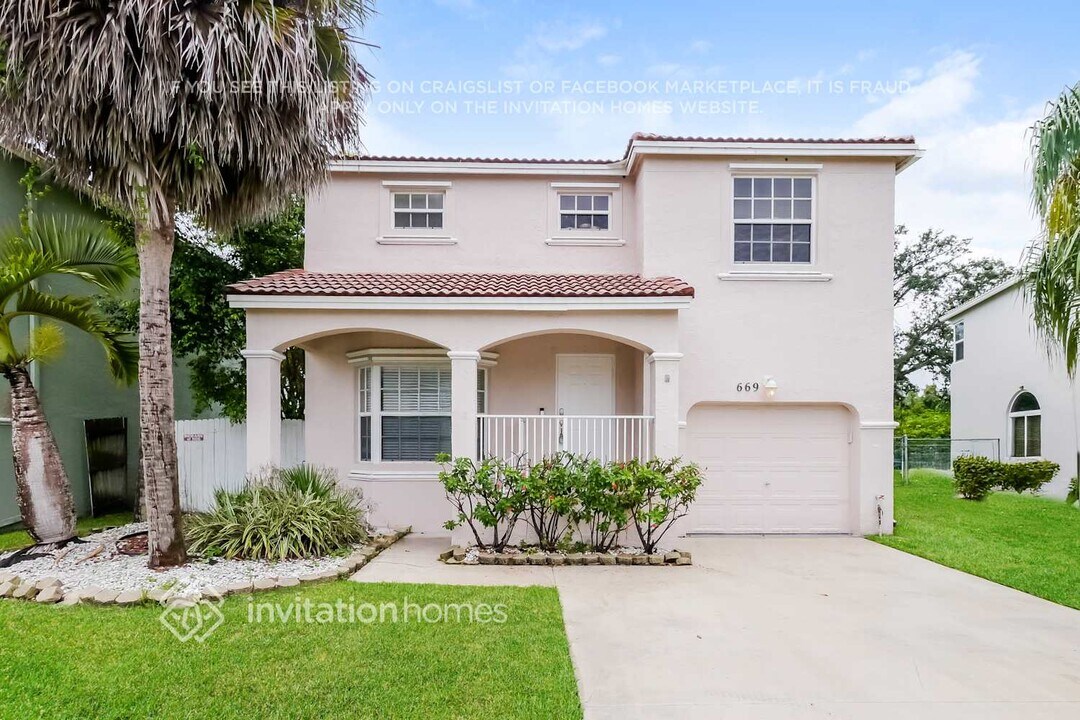 669 NW 151st Ave in Pembroke Pines, FL - Building Photo