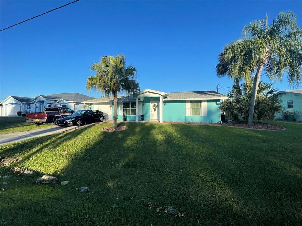 3398 Yukon Dr in Port Charlotte, FL - Building Photo