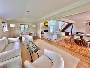 18 Quogo Neck Ln in Quogue, NY - Foto de edificio - Building Photo