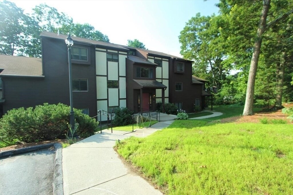76 Highwood Dr in Franklin, MA - Building Photo