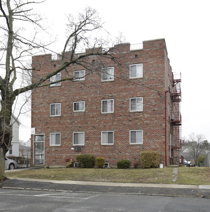 158 Drake Ave in New Rochelle, NY - Building Photo