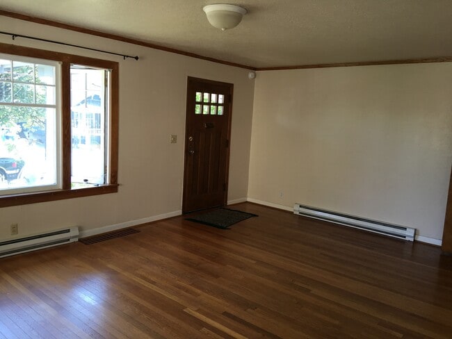 5815 S Corbett Ave in Portland, OR - Building Photo - Building Photo