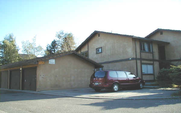 935 Civic Center Dr in Rohnert Park, CA - Building Photo - Building Photo