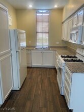 137 Coronation Ave in Las Vegas, NV - Building Photo - Building Photo