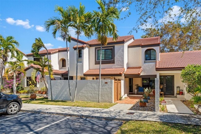 9439 SW 123rd Ave Ct in Miami, FL - Foto de edificio - Building Photo