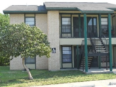 Country Villa Apartments in Freer, TX - Building Photo