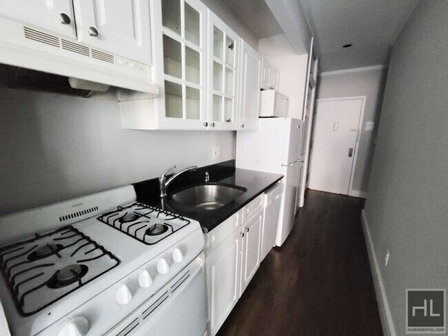 East 18th Street in New York, NY - Building Photo - Building Photo