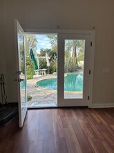 22636 Oxnard St in Woodland Hills, CA - Building Photo - Building Photo