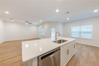 1040 Winnsboro Lp in Round Rock, TX - Foto de edificio - Building Photo