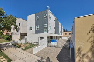 1406 Eagle Vista Dr in Los Angeles, CA - Building Photo